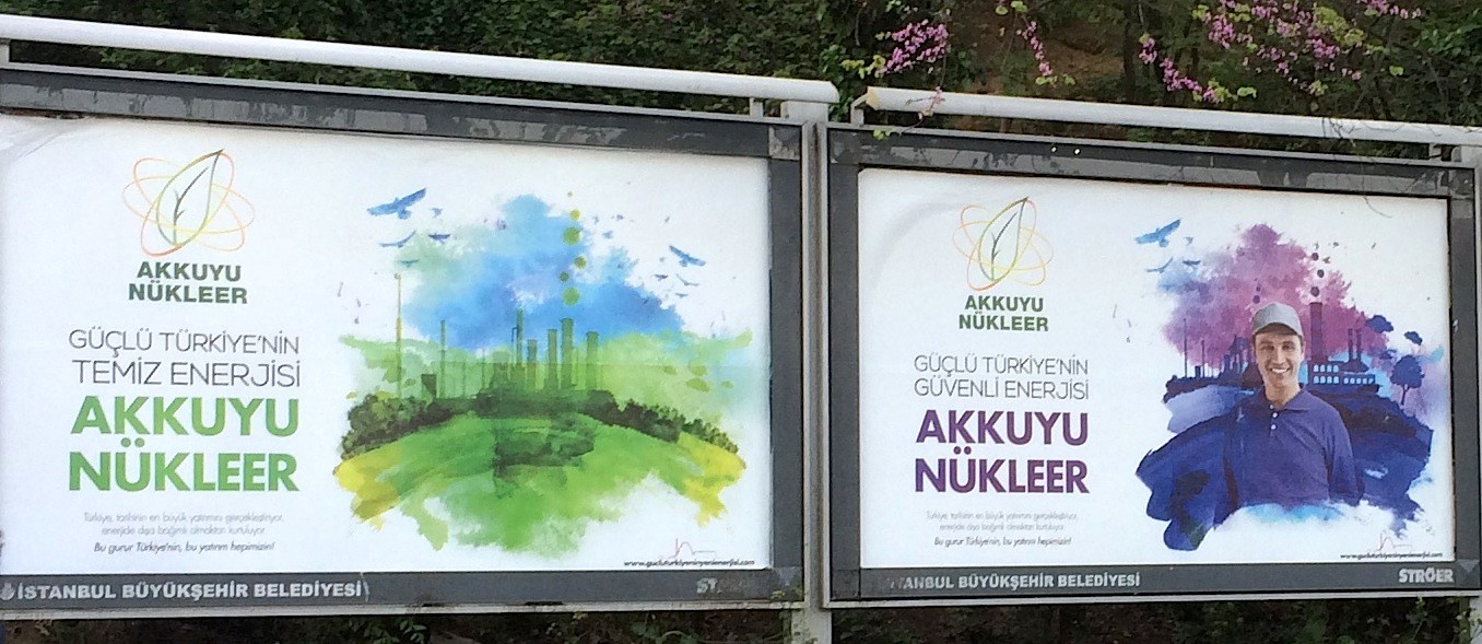 2015年にイスタンブールで掲げられた原発推進広告は、「強いトルコのクリーンなエネルギー」と宣伝した。 